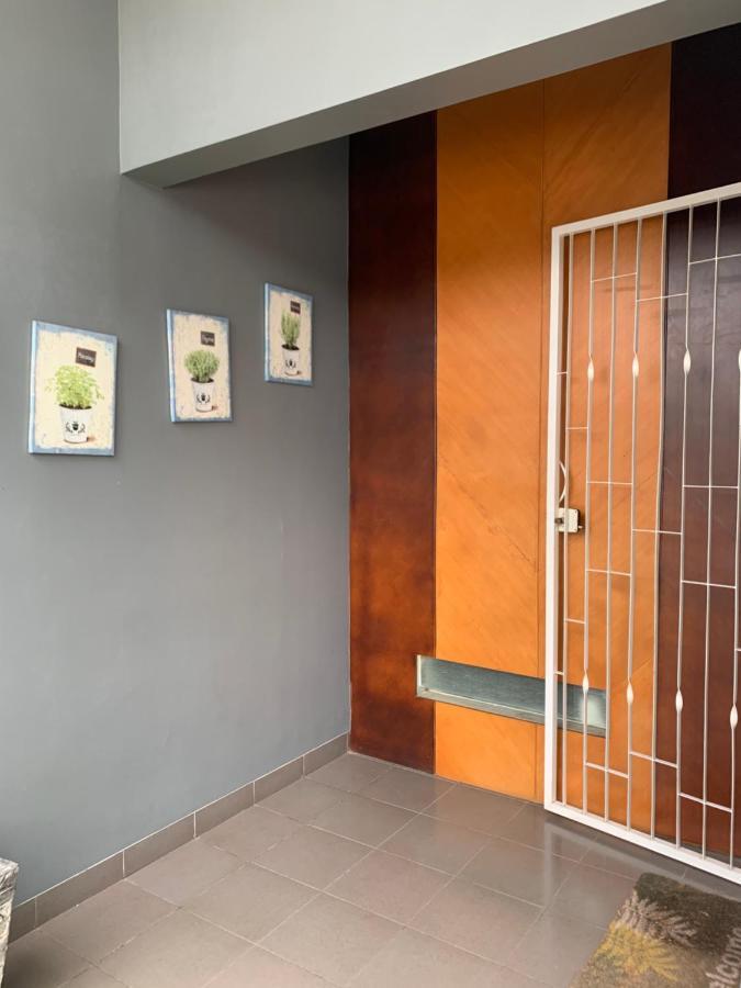 Platinum Setramurni Guest House Bandung 3Br Esterno foto