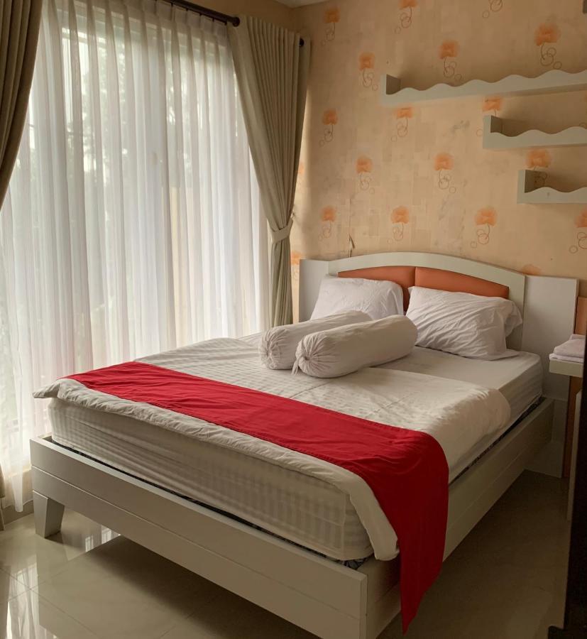 Platinum Setramurni Guest House Bandung 3Br Esterno foto